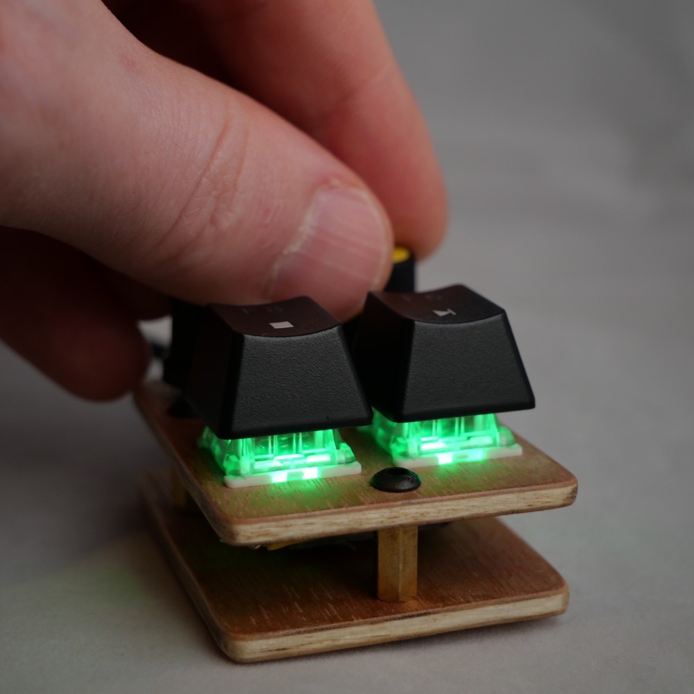 madMidiMini Compact Midi Controller with 2 Note Buttons 2 Potentiometers and LED