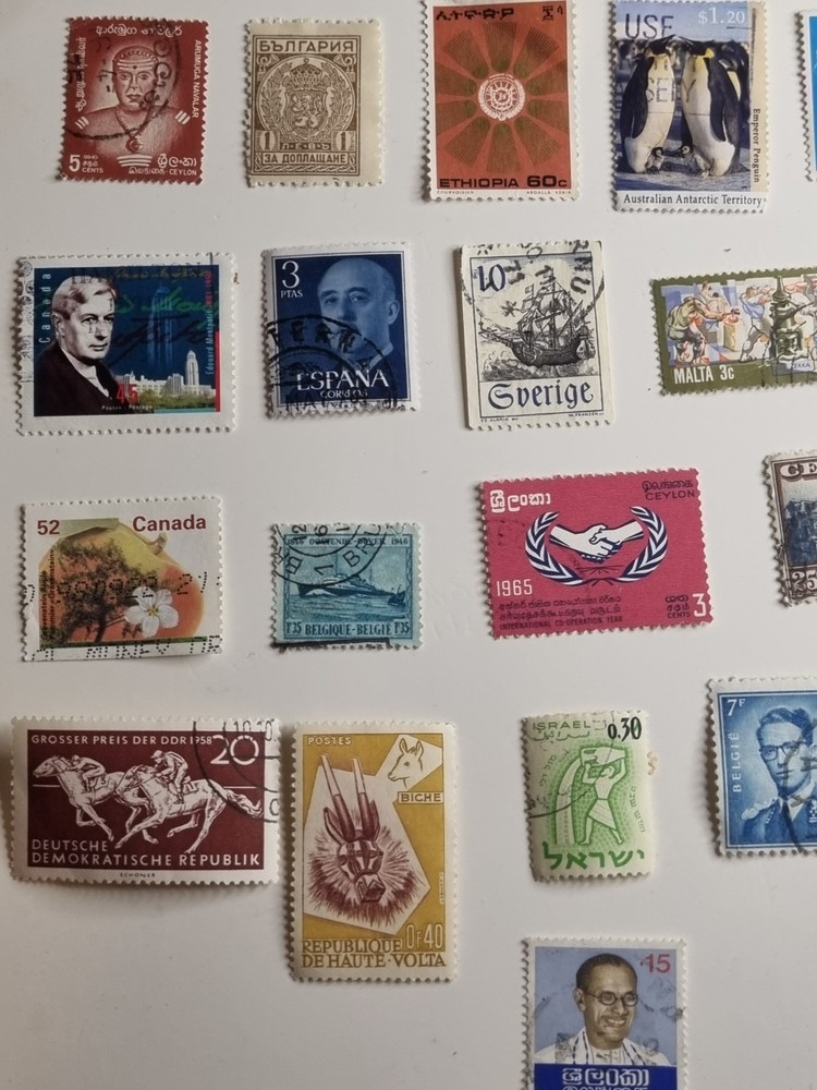 20 Mixed World Stamps – Ceylon, Spain, Canada, Malta & More" RefNL7