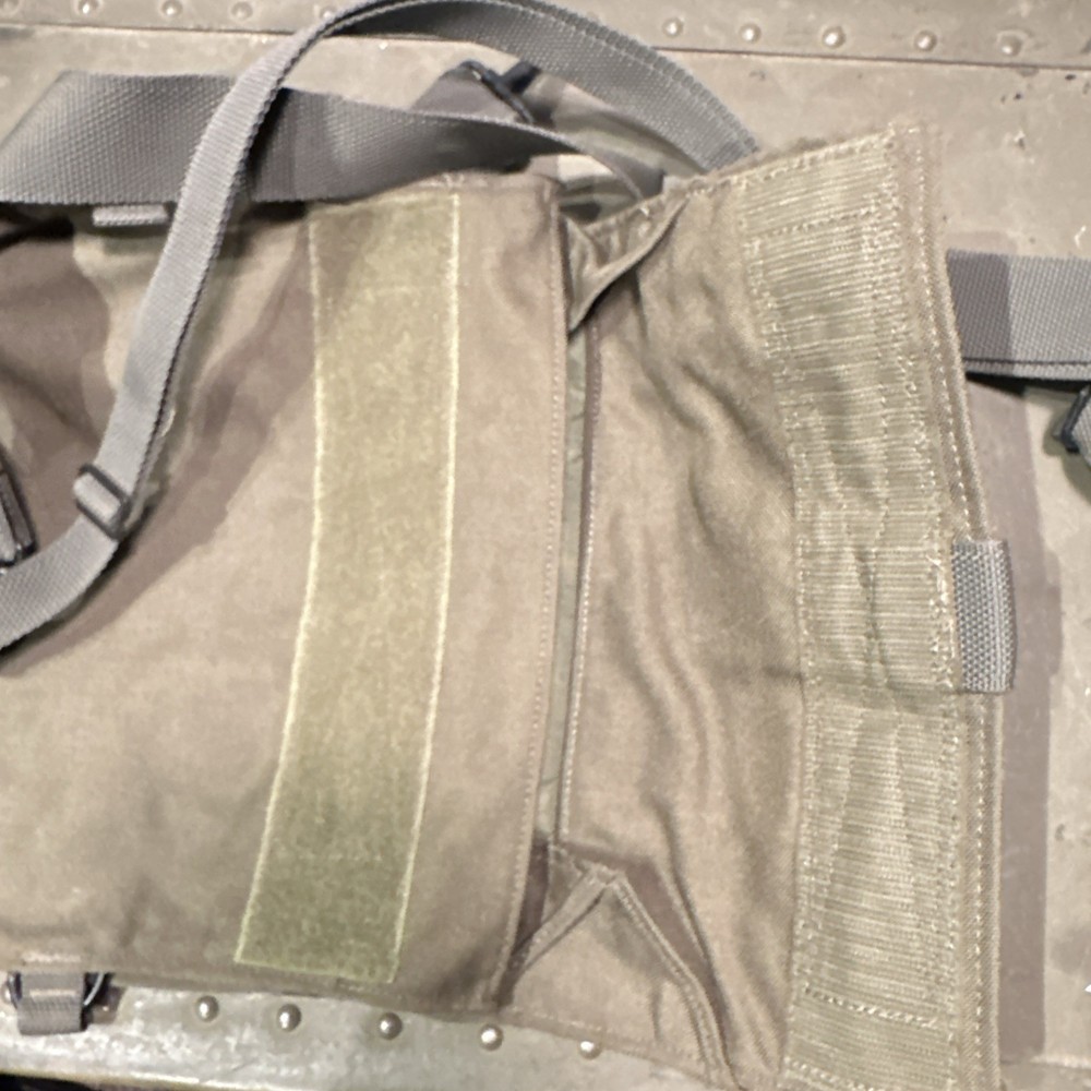 USGI VTG mask bag in mint shape