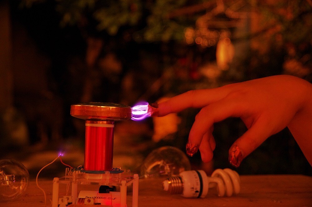 Tiny Tesla Coil DIY Kits HIGH Voltage Spark generator Science Educational Toy