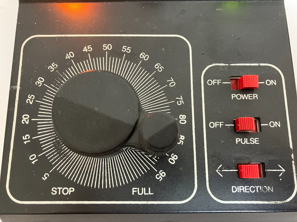 MRC TECH II RAILMASTER 2400 POWER PACK #2 TESTED FINE