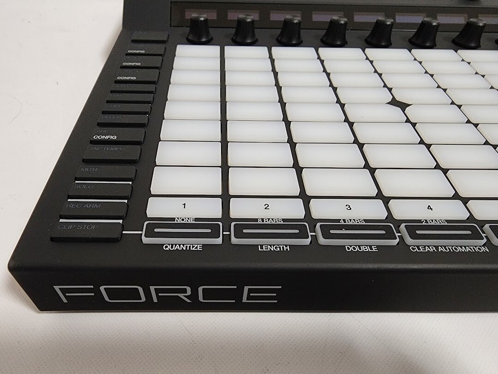 Akai Professional Force Standalone DJ