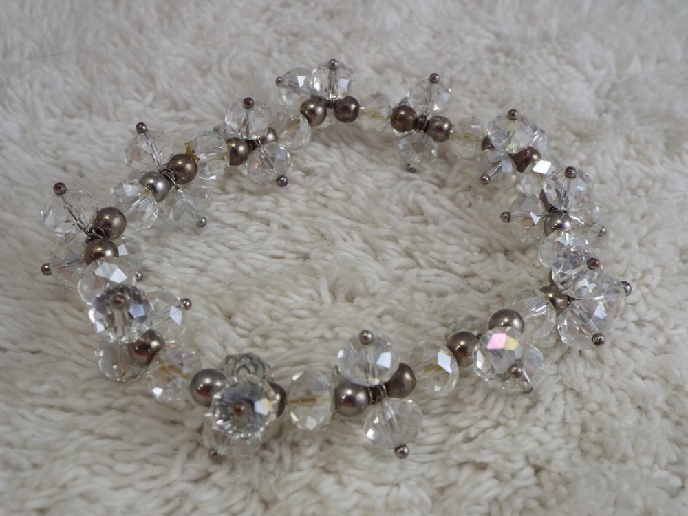 Silvertone Crystal Bead Stretch Bracelet (B58)