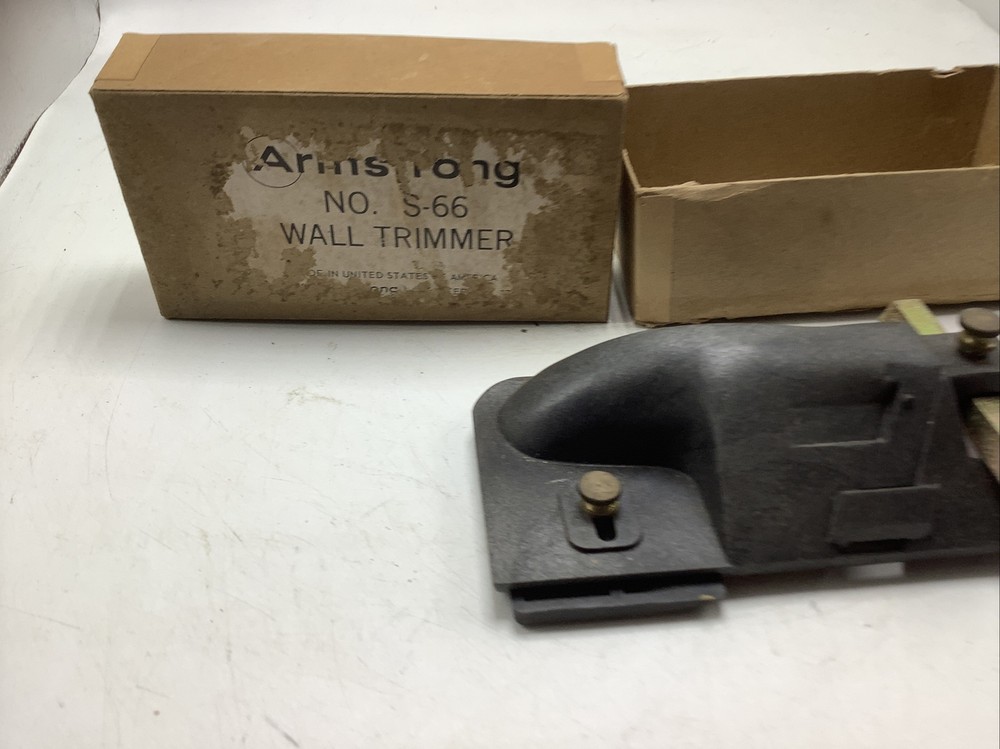 Vintage ARMSTRONG S66 WALL TRIMMER in box missing blade