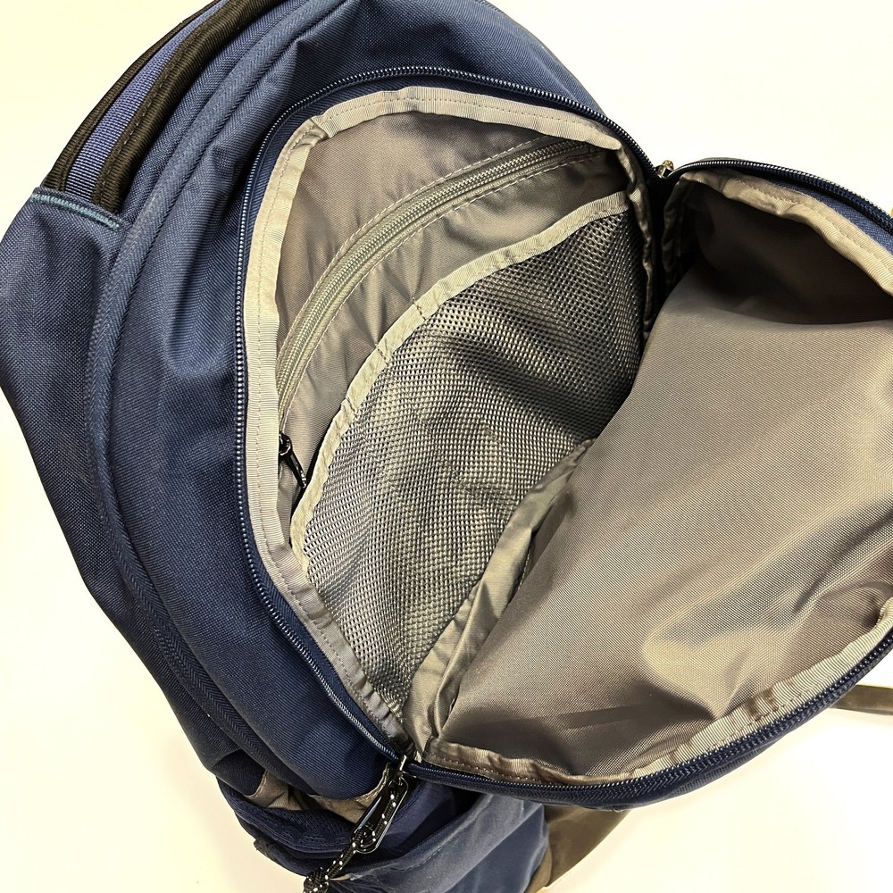 THE NORTH FACE Lichen Daypack Everyday Commuter Backpack One Size