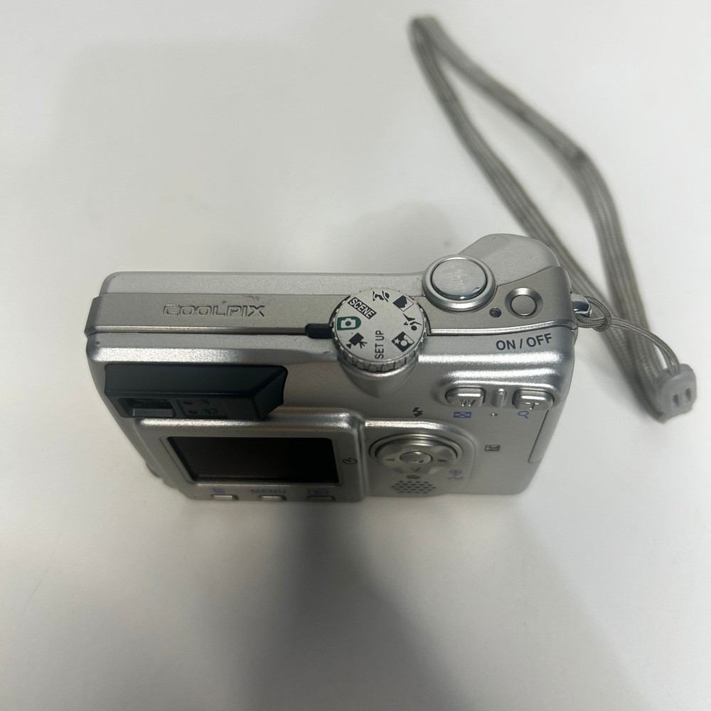 Nikon Coolpix E5200 Compact Digital Camera Silver 5.1mp - Tested - Free returns