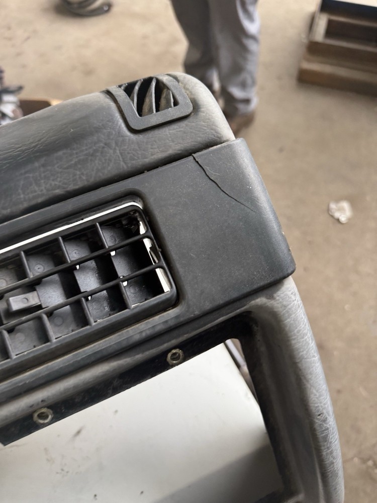 PETERBILT DASH SHELL 17 04228 201 SEE PICS