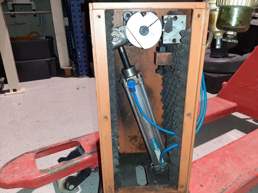Pneumatic press