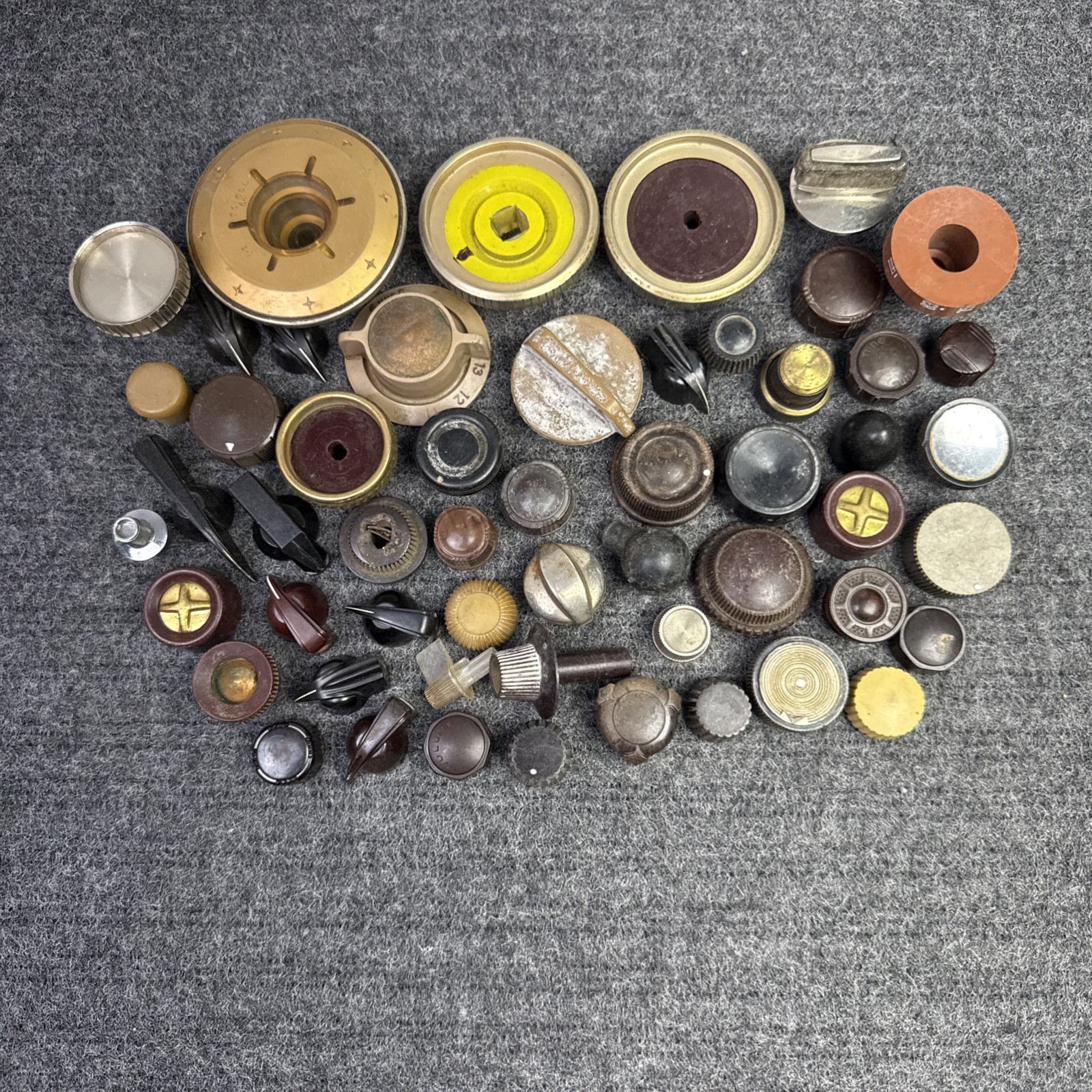 50+ Vintage Radio / TV / Equipment Knobs Used Midcentury Plastic Bakelite LOT
