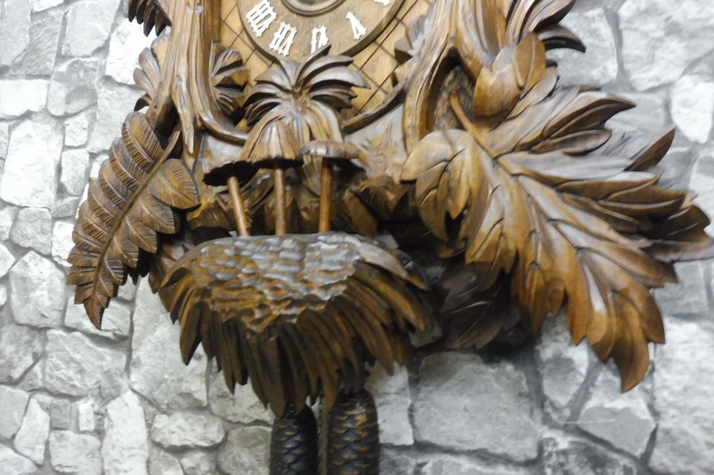 Beautiful large cuckoo clock wall clock wooden clock black forest