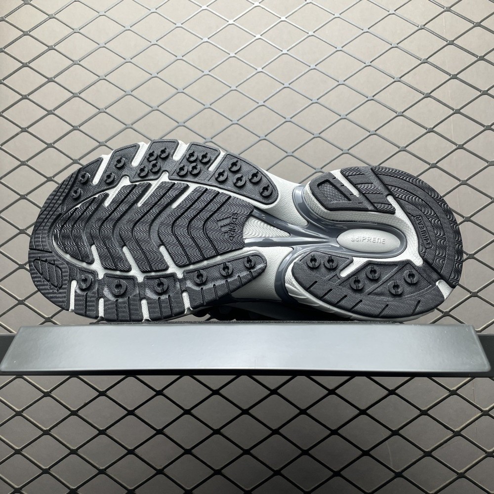 Pharrell Williams × adidas Adistar Jellyfish Solid Grey JP9265