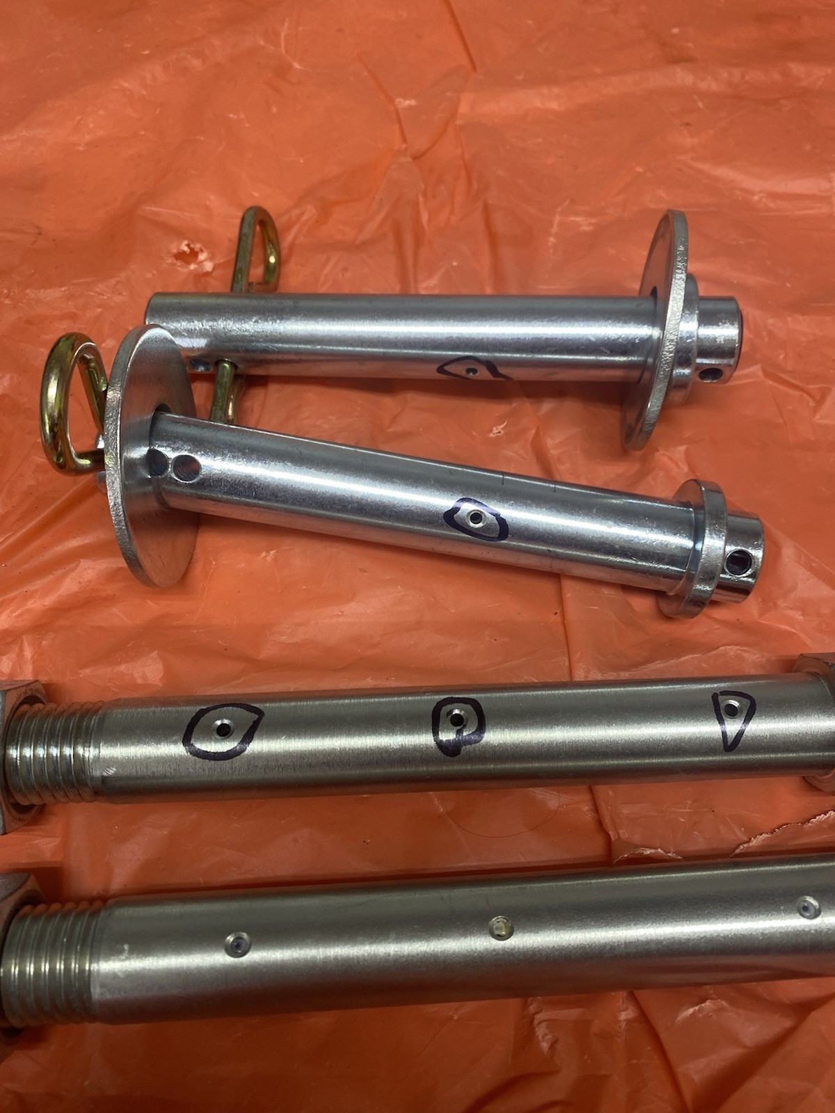 25 Mm Pins For One Ton China Excavator Greasable Bucket Thumb