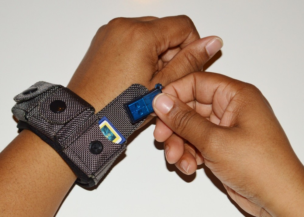 New Memory Card Case Holder Three Pocket Storage Sd Card , CF Express & Mini USB