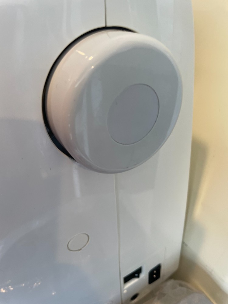 Pfaff Smart 200c Computerized Sewing Machine – 40 Stitches