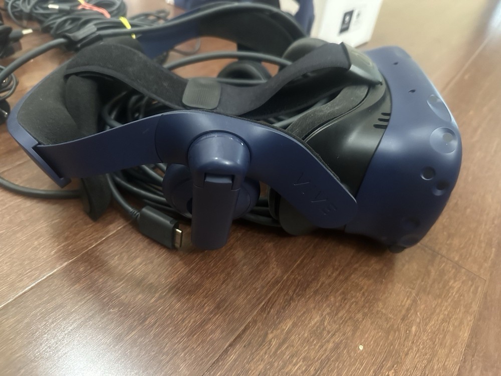 HTC VIVE Pro Headset VR Full Set Complete System Virtual Reality Kit Tested