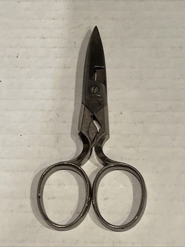 KEEN KUTTER: Simmons Hardware Co. 4 1/4” Germany scissors