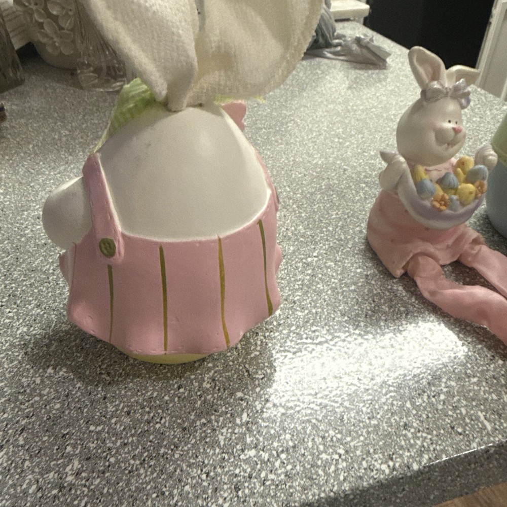 Set Of 3 Ceramic Easter bunny Ceramic Figurines,#39