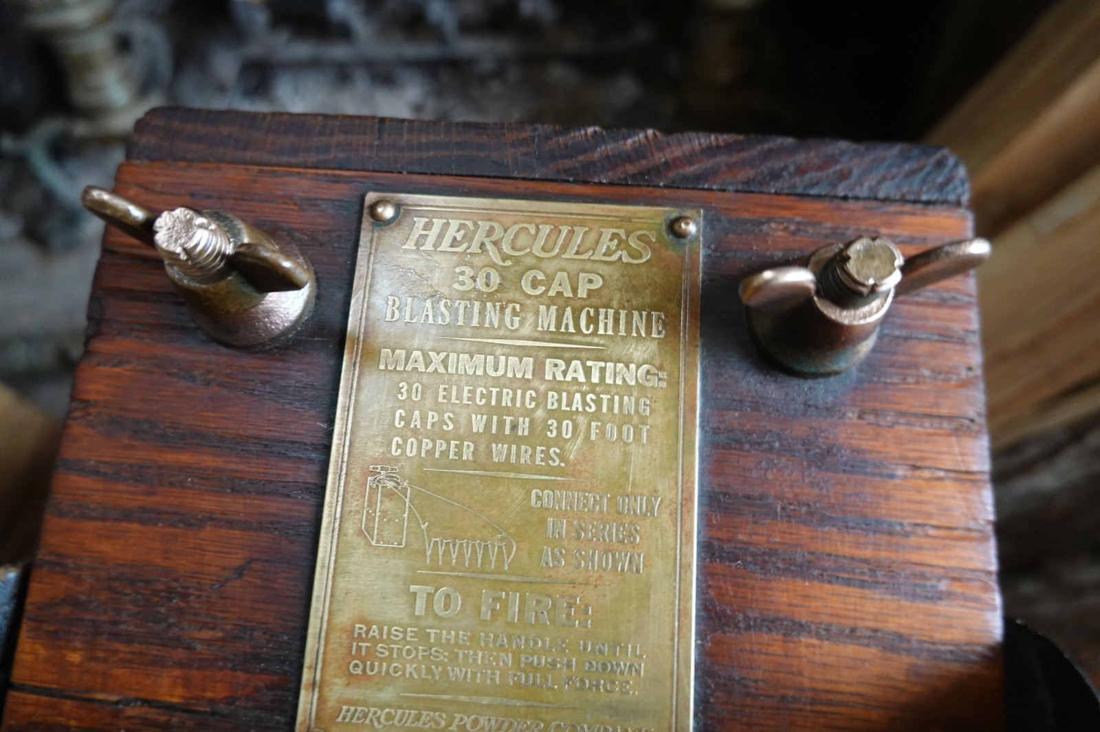 Antique "HERCULES" 30 CAP BLASTING MACHINE Dynamite Detonator Plunger Box