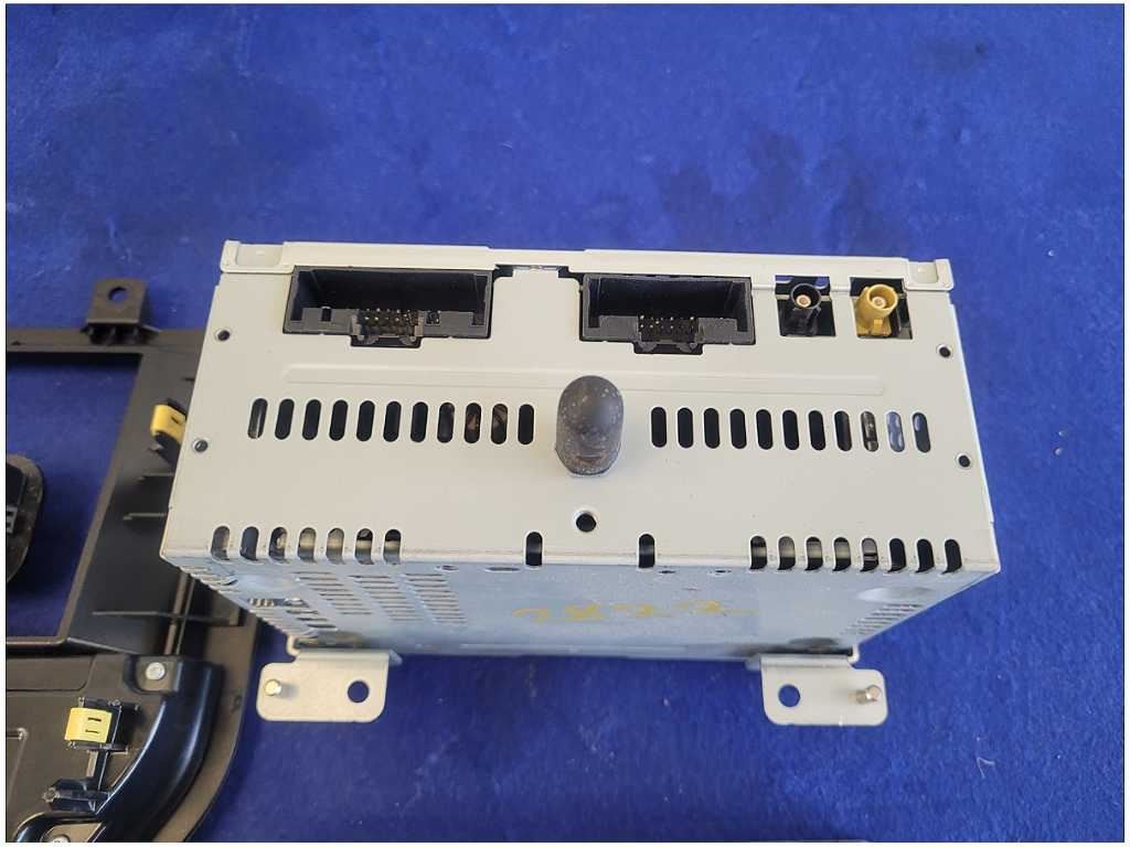 2016 Ford Mustang GT S550 Audio Sync3 Receiver Navigation Stereo Face Plate 2822