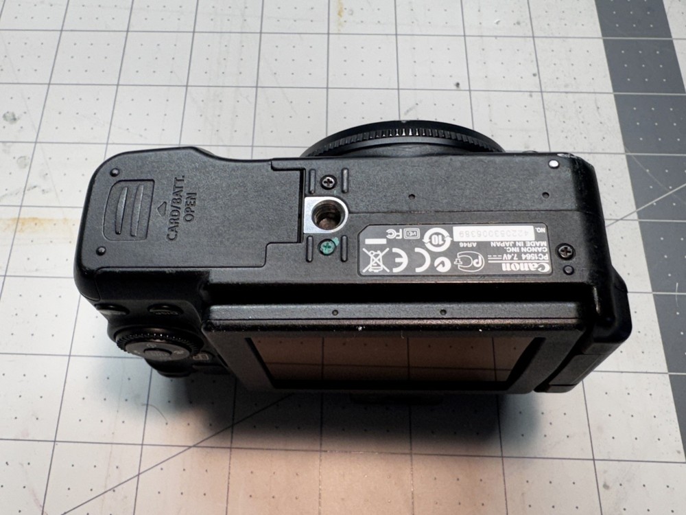 Canon PowerShot G12 10MP Digital Camera (read)