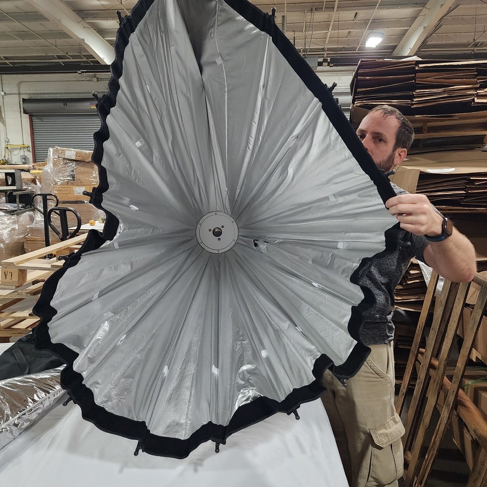 Glow Profond Quick-Open 55" Deep Parabolic Softbox With Focusing Rod System