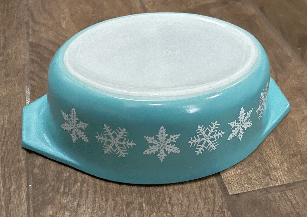 Pyrex 043 Turquoise Blue Snowflake 1.5 Quart Oval Casserole Dish