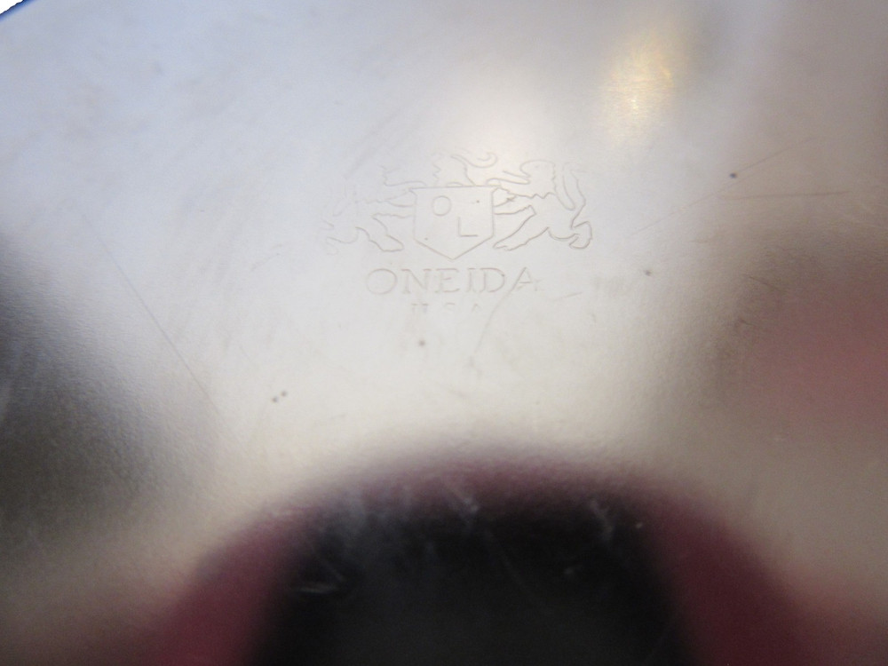 Vintage - 5½" Oneida Small Silver Plated Dish Plate Leaf Scroll Around Edge