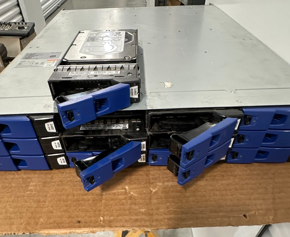 RS-1220 Rack Storage Array + 12-Bay SAS Seagate 15k.5 Cheetah - #D