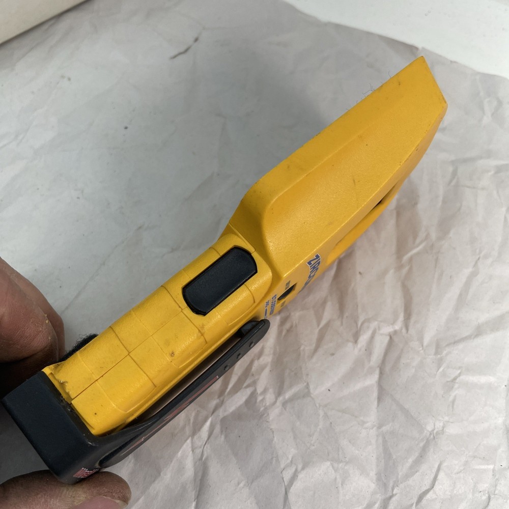 Zircon Stud Sensor deep scan used (batteries not included) ￼￼A/4