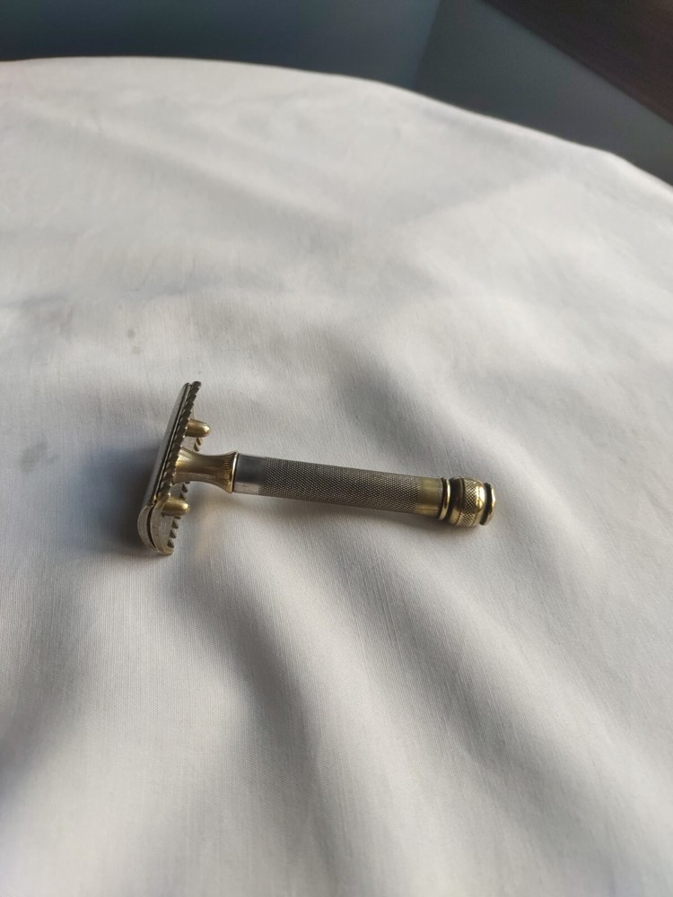 Gillette Old Type Open Comb DE Safety Razor Gold and Silver Tone (No Date Code)