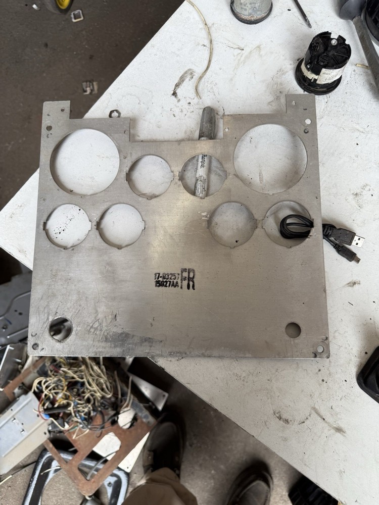 PETERBILT INSTRUMENT PANEL 17 03257