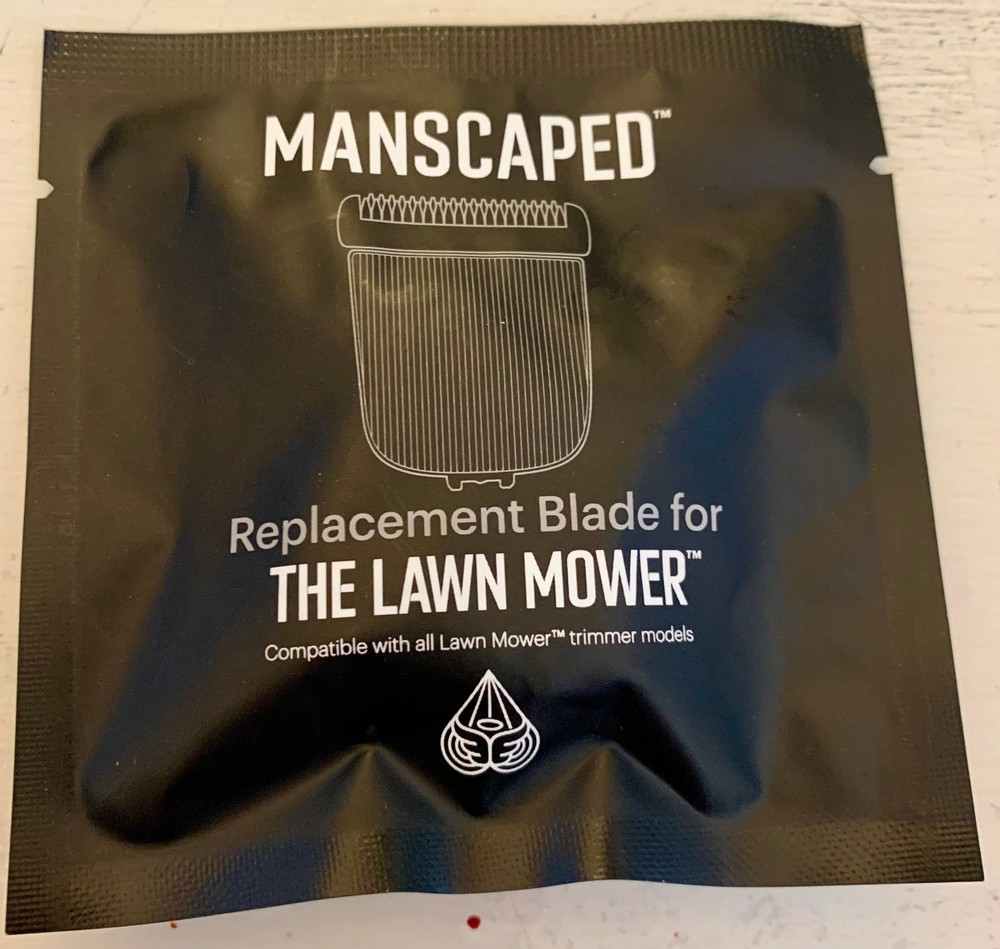 NIP - MANSCAPED LAWN MOWER  REPLACEMENT BLADE