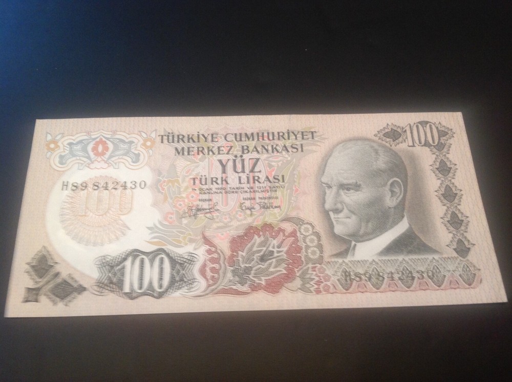 100 Turkey Lira banknotes dated 1970 UNC