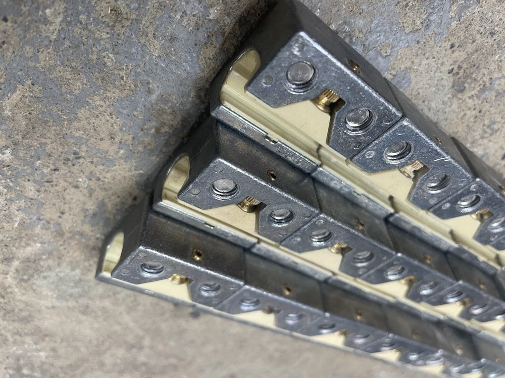 X18 Machine Rail Sliders with hardware for round rail, used
