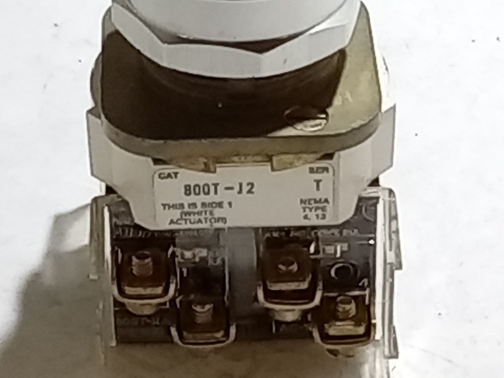 Allen Bradley 800T-J2 Selector Switch (M13B)