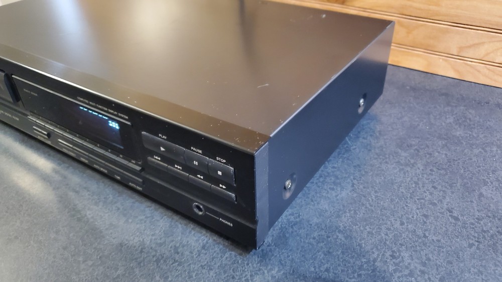 Vintage Denon DCD-570 Compact Disc Player No Remote Fully Functional