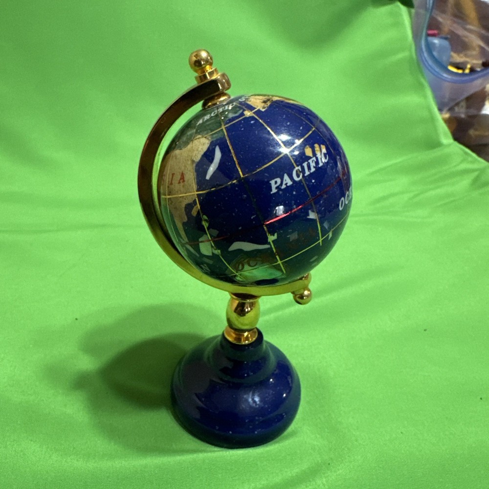 VTG. Blue World Globe.