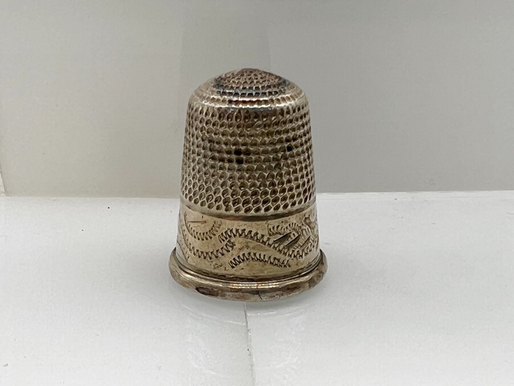 ANTIQUE SOLID SILVER THIMBLE ETCHED PATTERN