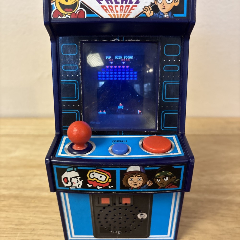 Stranger Things Palace Arcade Hasbro Mini 20 Game Unit Working See Description