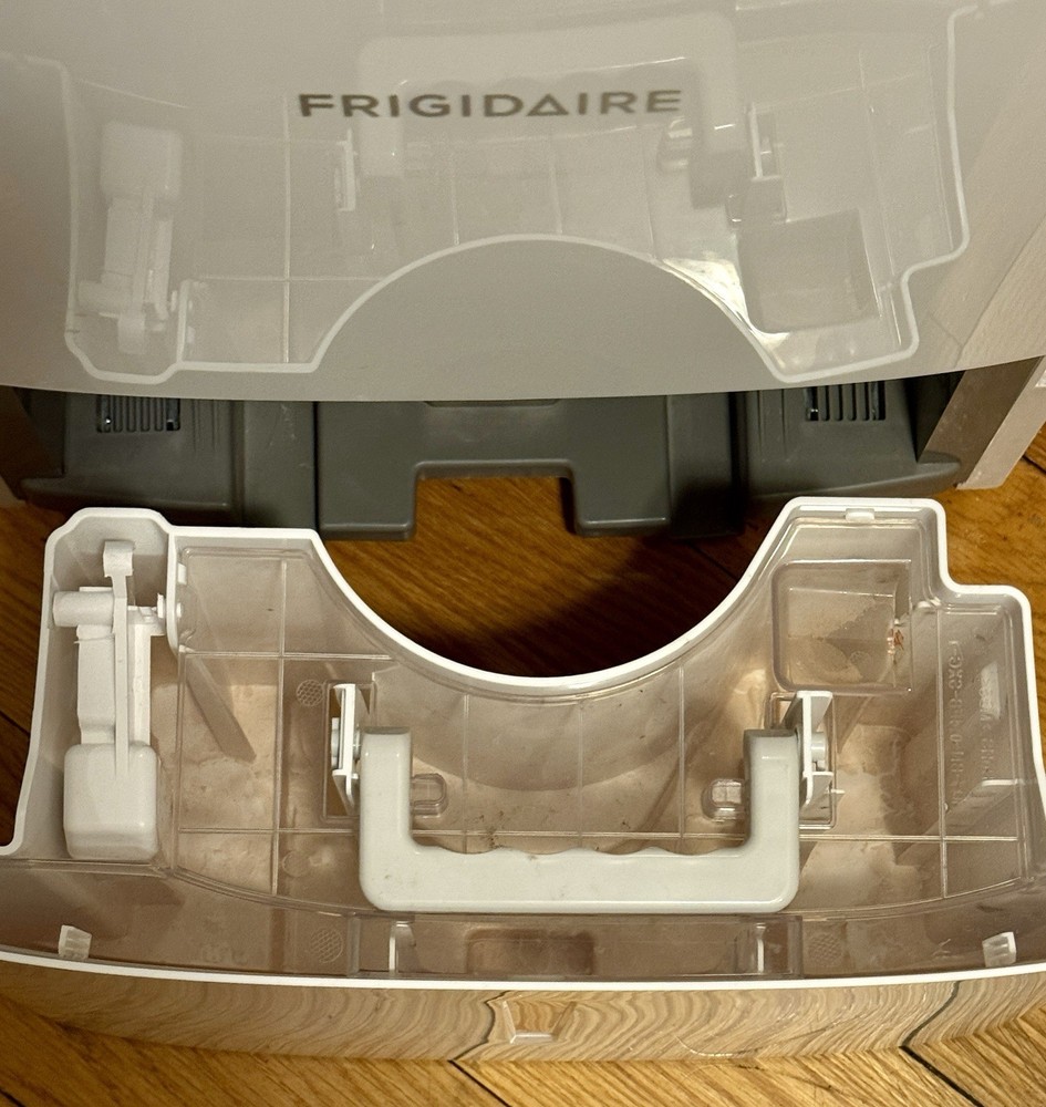 FRIGIDAIRE DEHUMIDIFIER FFAD2233W1 22-Pint Digital Timer Tested & Working
