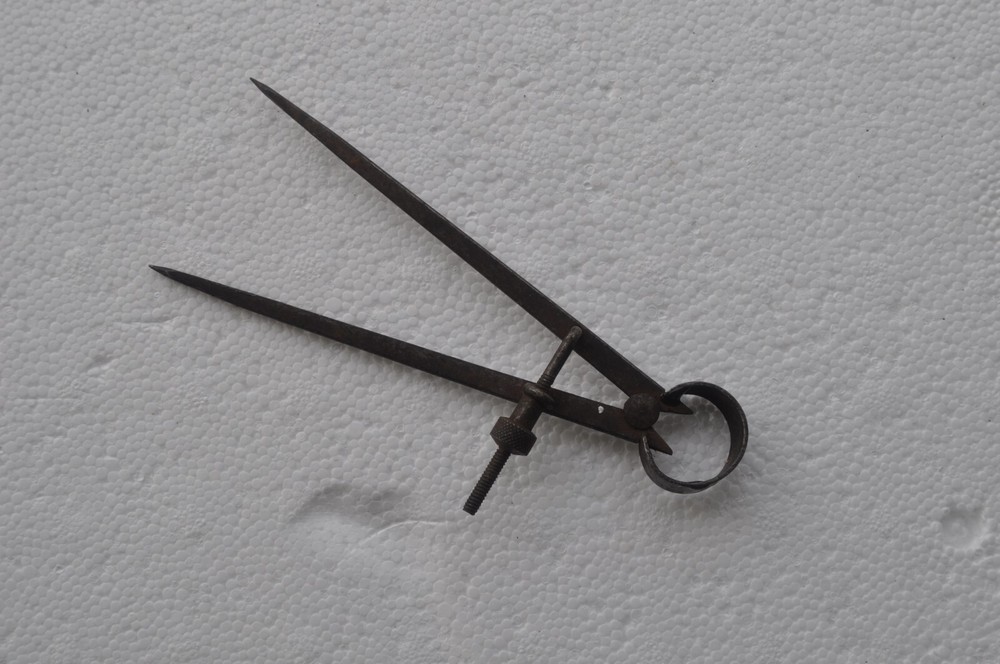 Antique / Can Opener & Compass