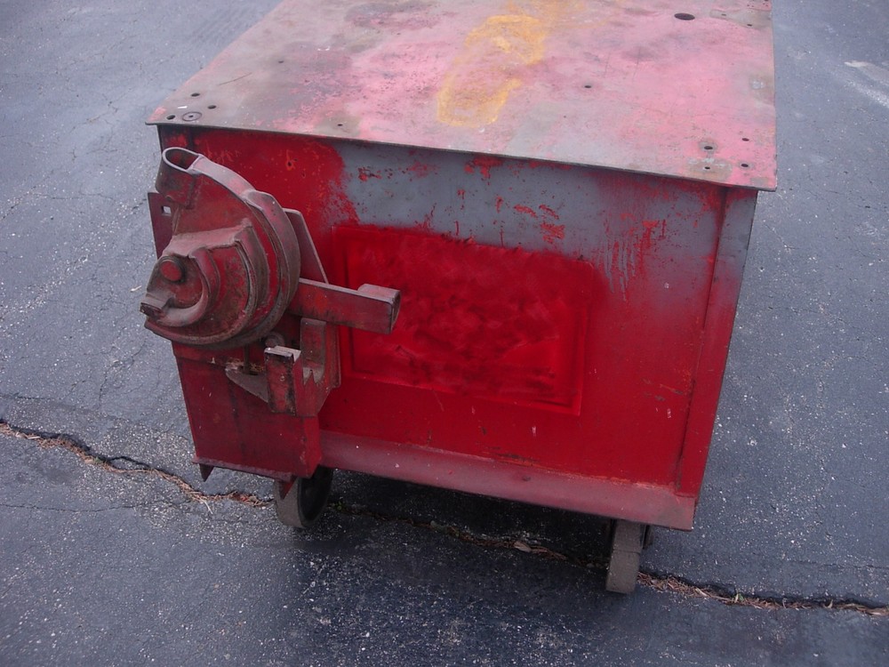 ROLLING WORKBENCH WITH ELECTRICAL CONDUIT BENDER - USED