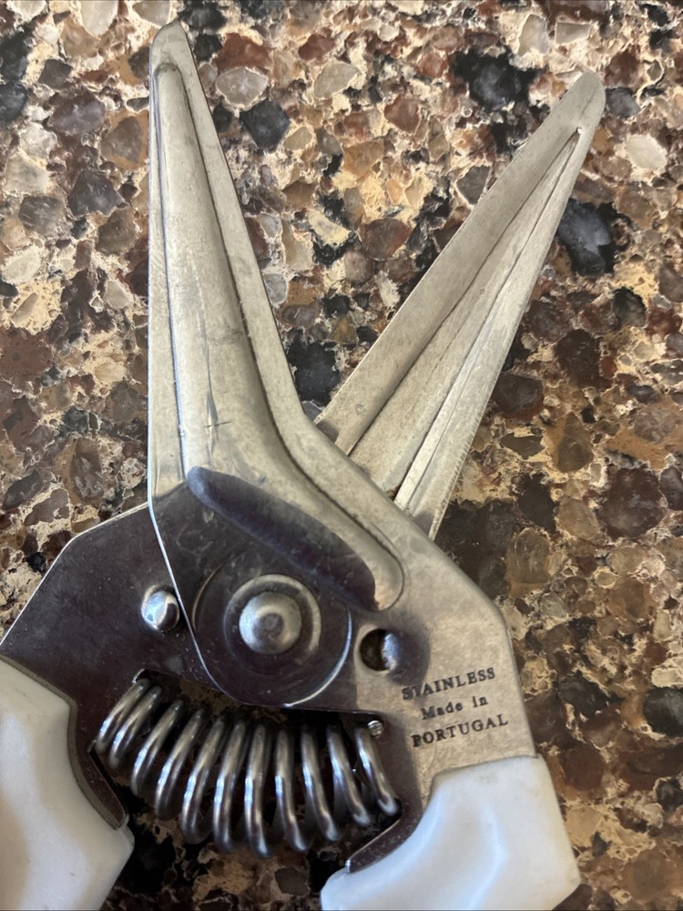 Pampered Chef Multi-Purpose Kitchen Shears/Scissors White 1075 NO HOLDER