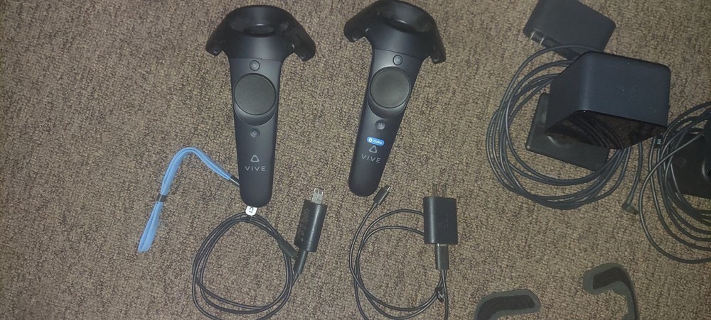 First Generation HTC Vive w/ wireless Headset Adapter