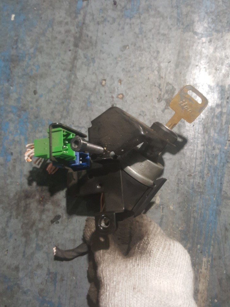 VOLVO IGNITION SWITCH 21203310