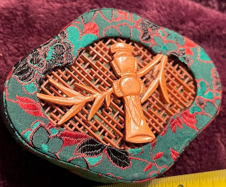 Tiny Box small green satin embroidered  with  emblem Bake Lite? Celluloid?