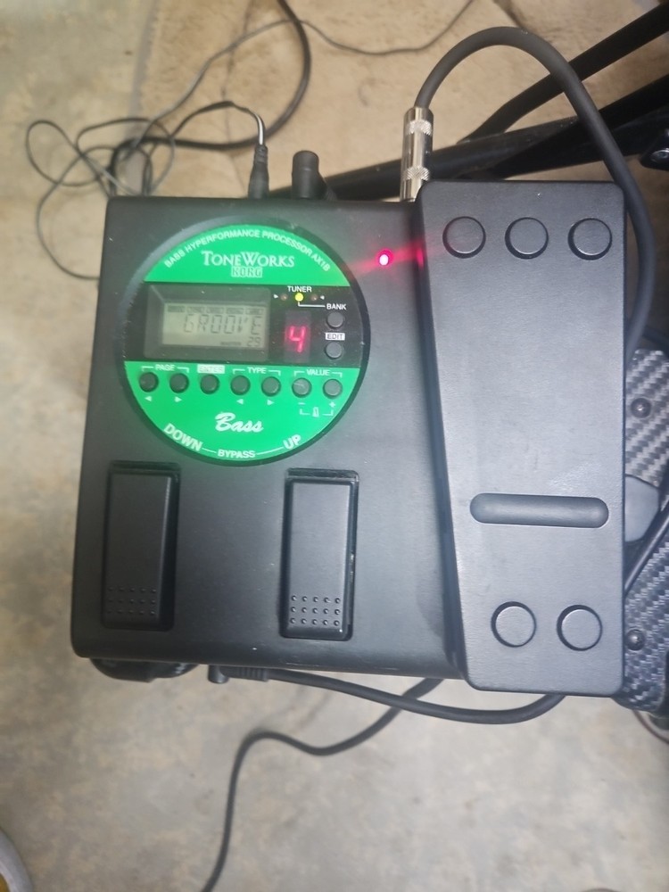 KORG ToneWorks AX1B Bass Multi Effect Processor Pedal + POWER SUPPLY