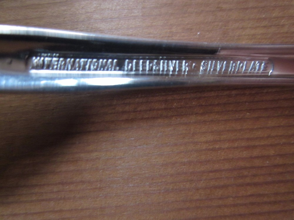 International Silver Flatware DEEPSILVER"ORLEANS"1964 8 7/8" Med Solid Meat Fork