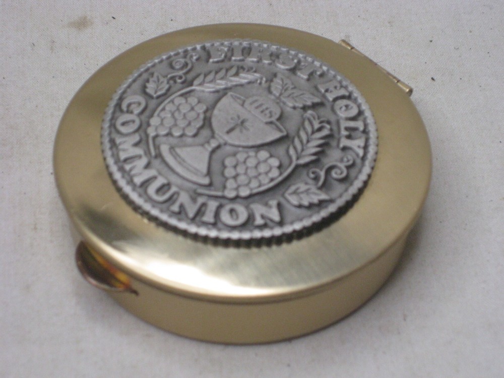 pre-owned FIRST HOLY COMMUNION compact case box container approx. 2.25" x .5"