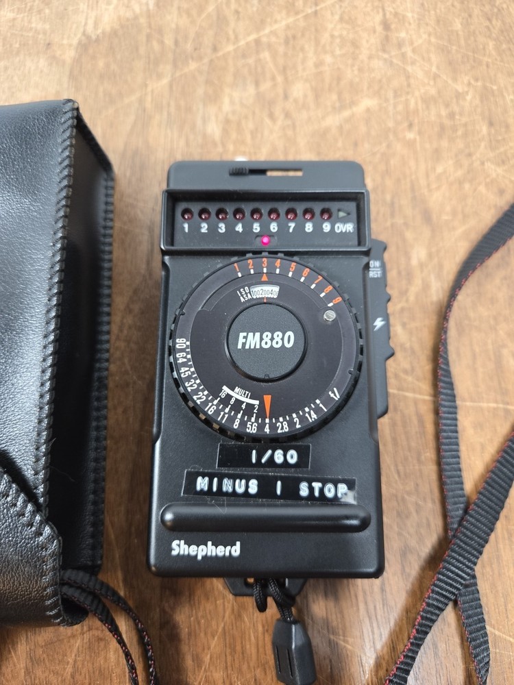 Shepherd FM880 flash meter with case and strap. TESTED.